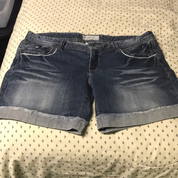 Shorts - Picture 1 of 3